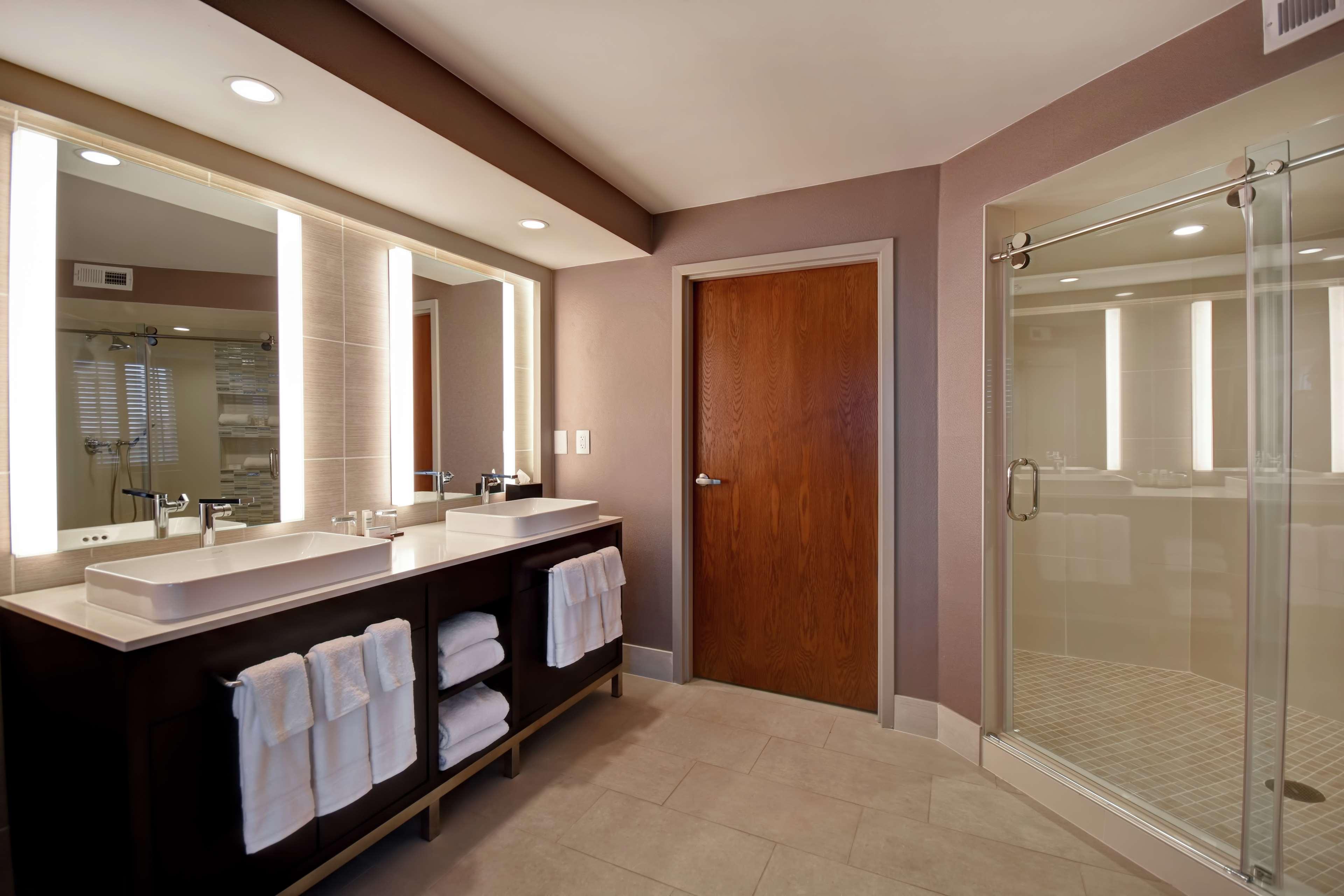 Embassy Suites By Hilton Raleigh Durham Research Triangle Cary Bagian luar foto