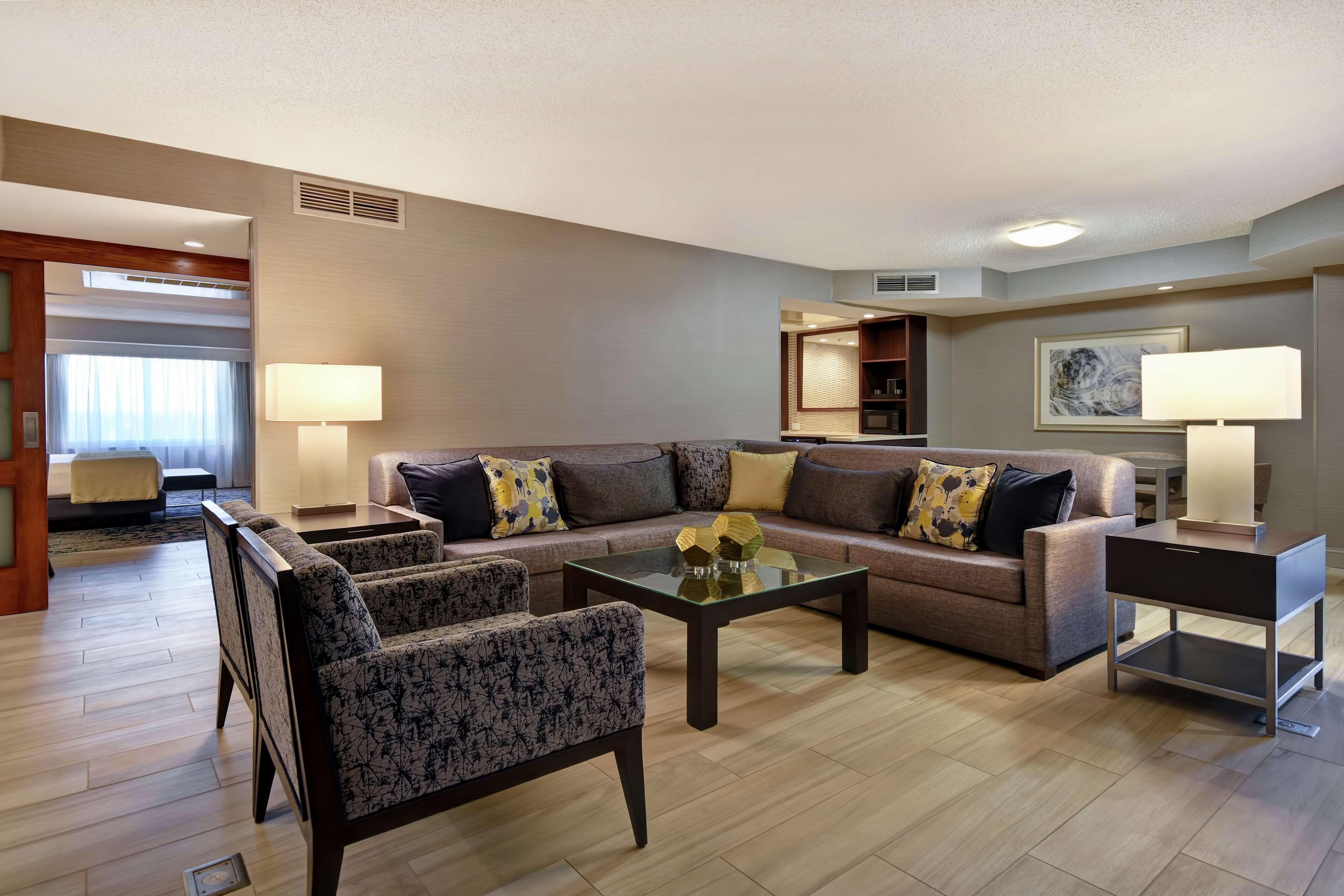 Embassy Suites By Hilton Raleigh Durham Research Triangle Cary Bagian luar foto